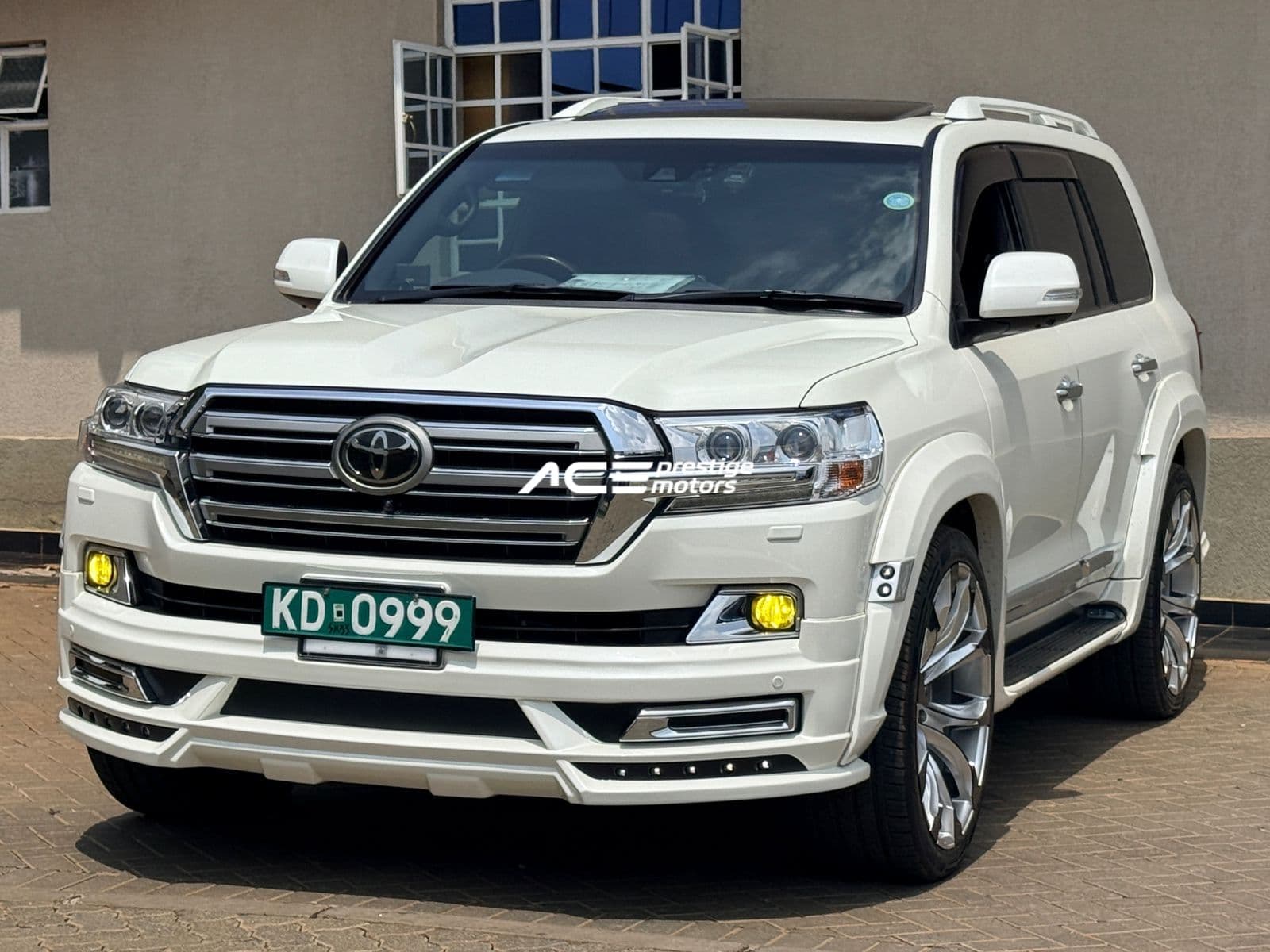Image of Toyota Land Cruiser LC200 ZX Wald Kitted YOM - 2020