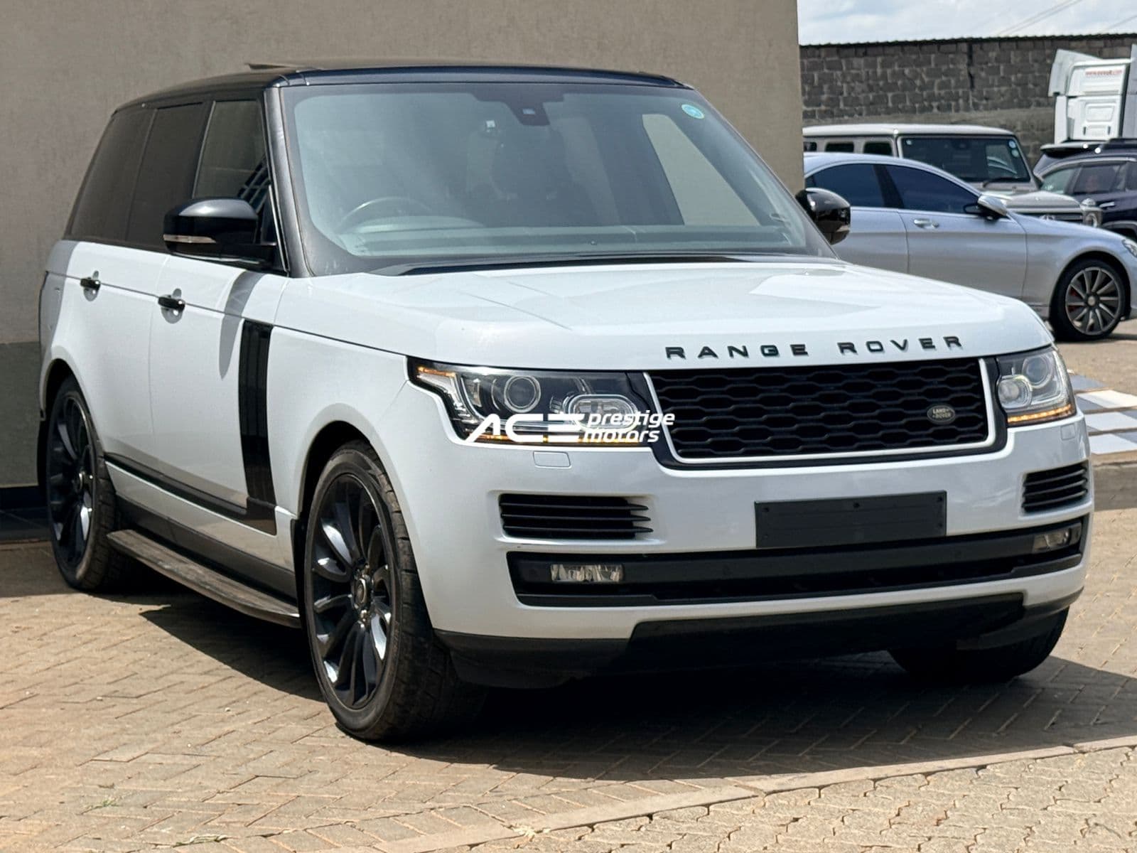 Image of Range Rover Vogue  YOM - 2016