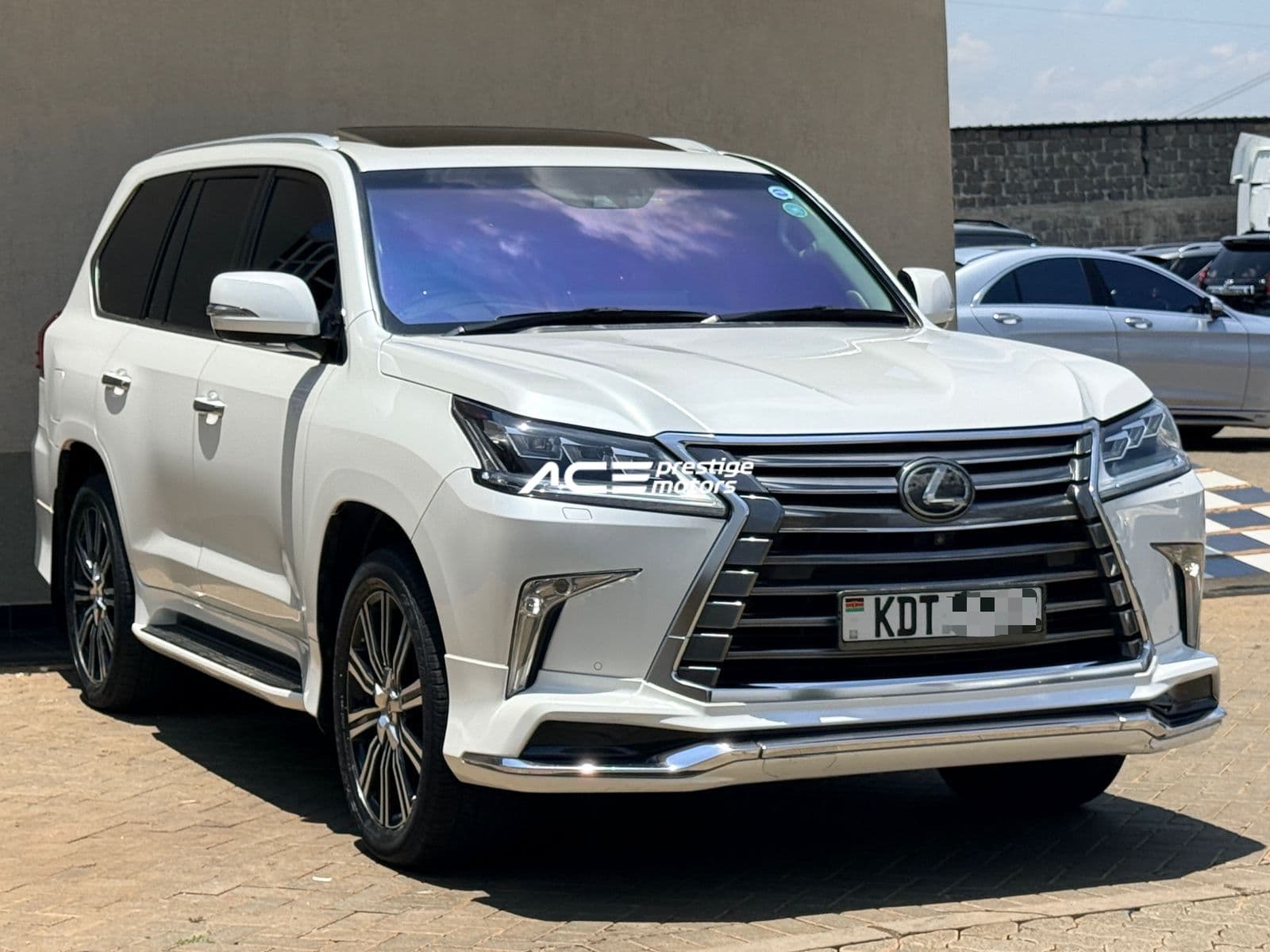 Image of Lexus LX 570  YOM - 2018