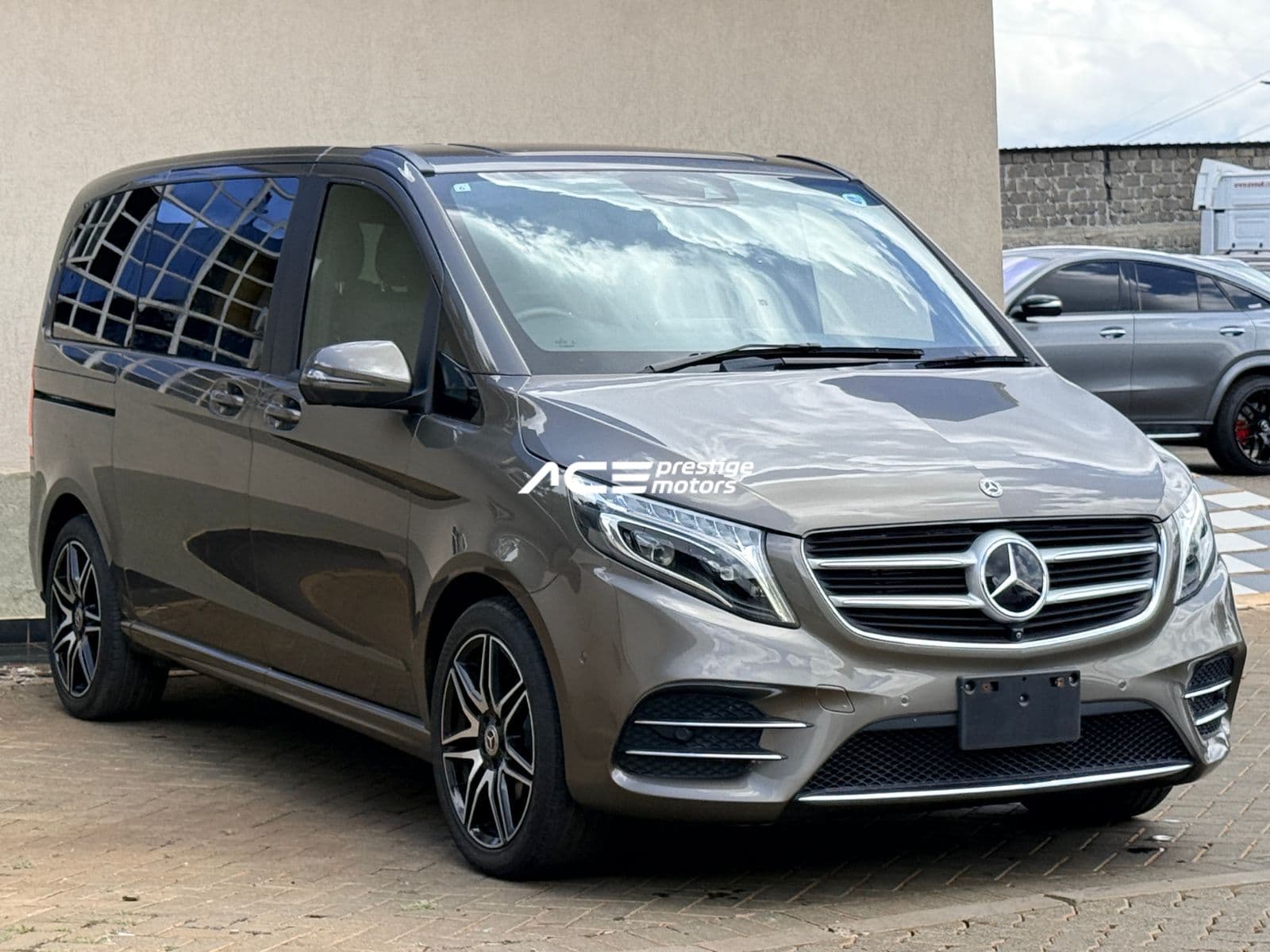 Image of Mercedes V220d YOM - 2019