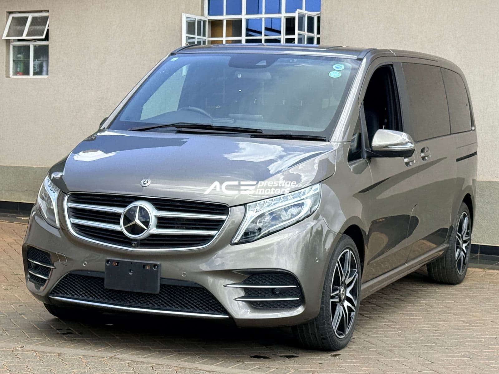 Image of Mercedes V220d YOM - 2019