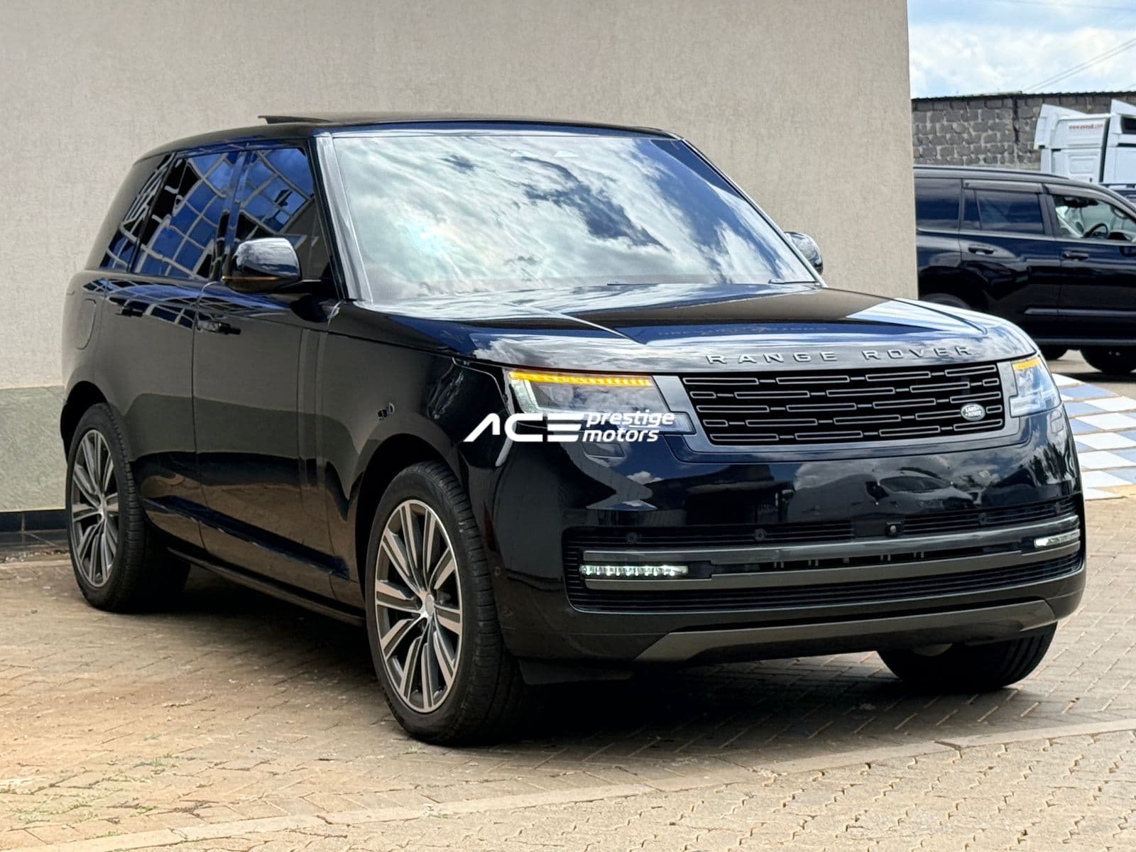 Image of Range Rover D350 YOM - 2022