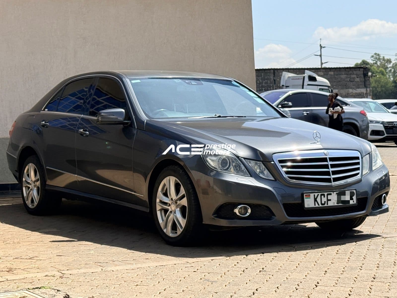 Image of Mercedes-Benz E300 YOM - 2010