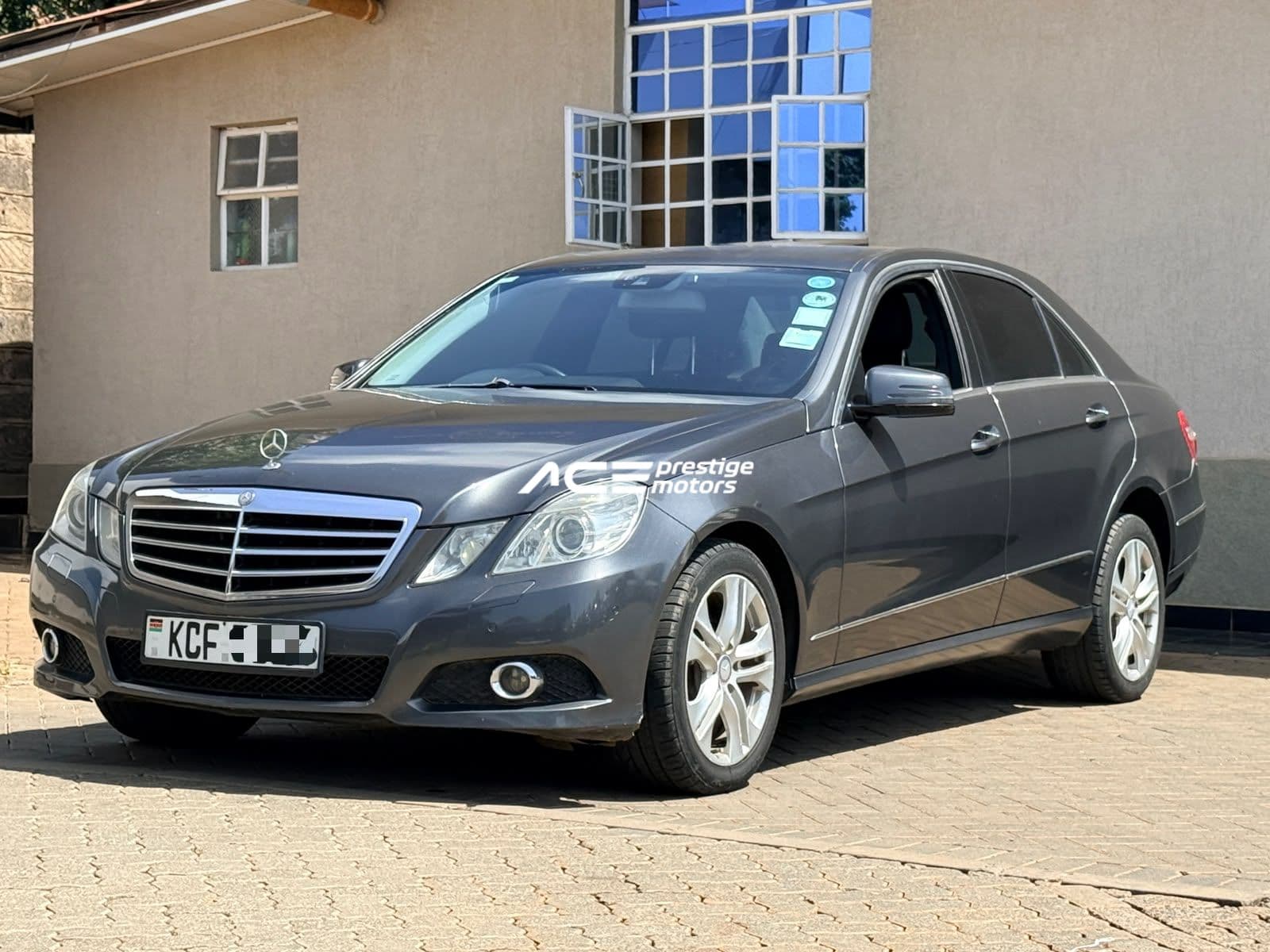 Image of Mercedes-Benz E300 YOM - 2010