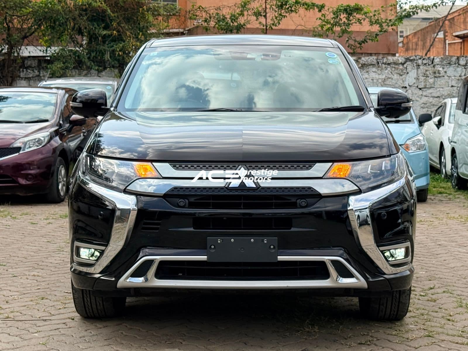 Image of Mitsubishi Outlander PHEV YOM - 2019