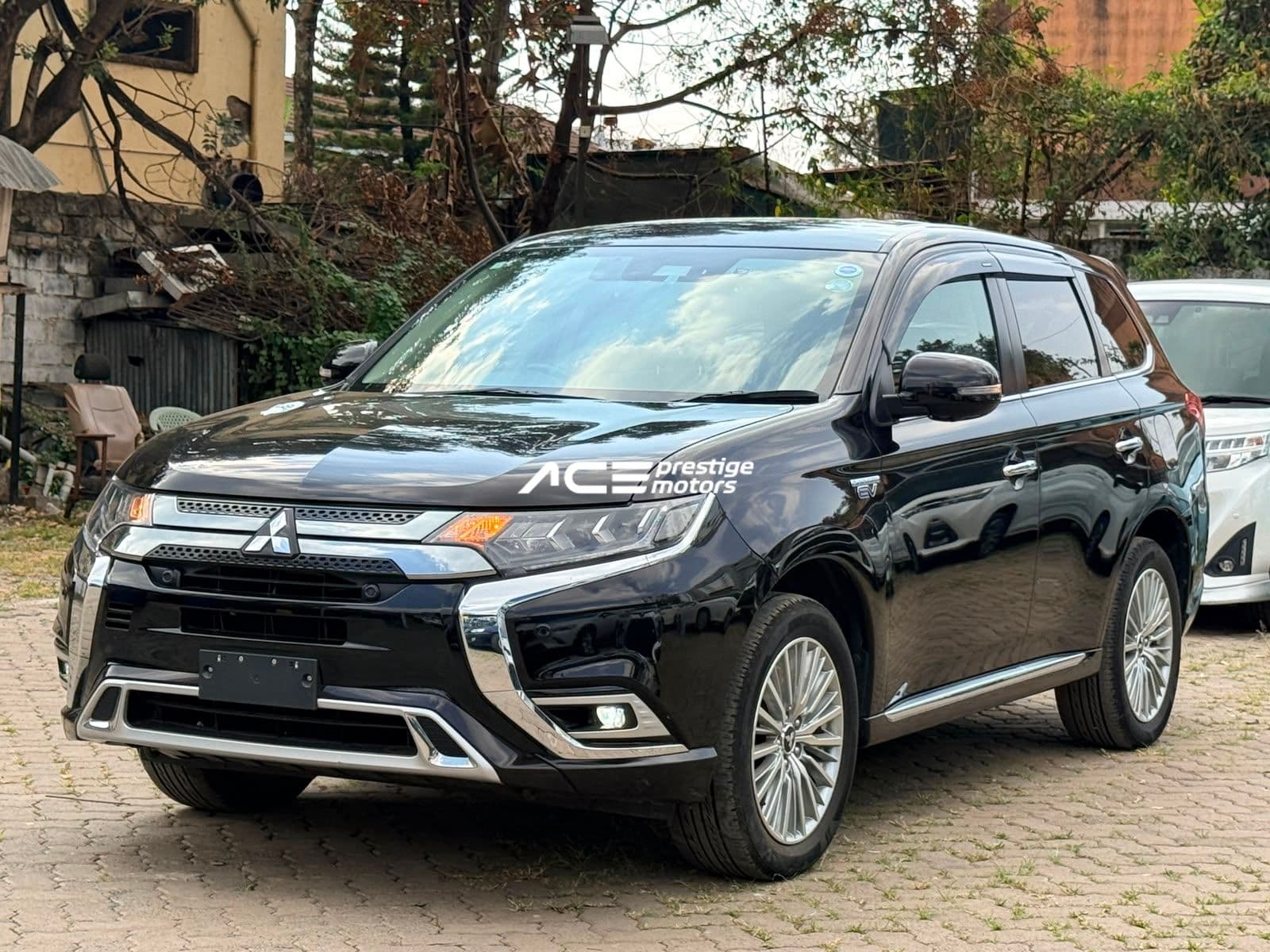 Image of Mitsubishi Outlander PHEV YOM - 2019