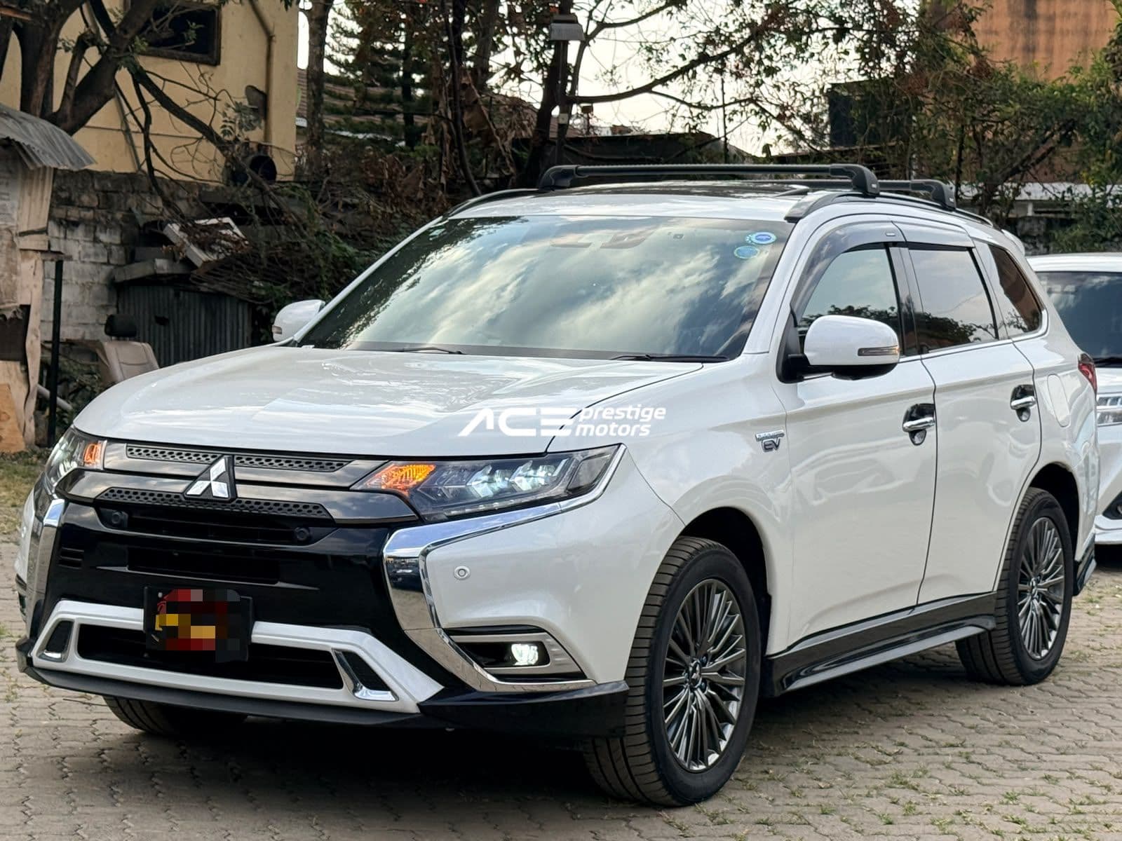 Image of Mitsubishi Outlander PHEV YOM - 2019