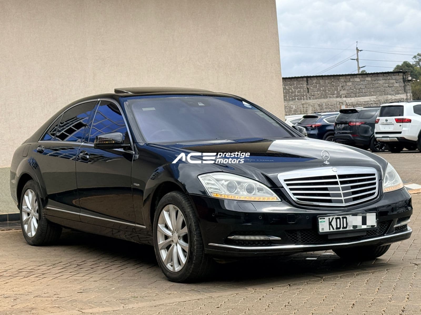 Image of Mercedes Benz S550 YOM - 2013