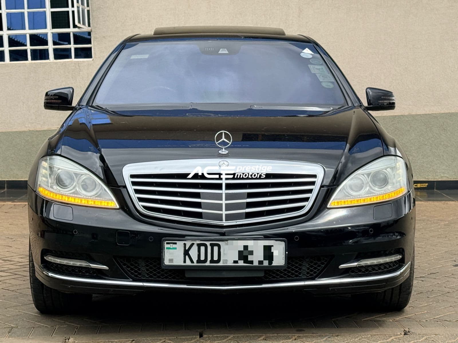 Image of Mercedes Benz S550 YOM - 2013