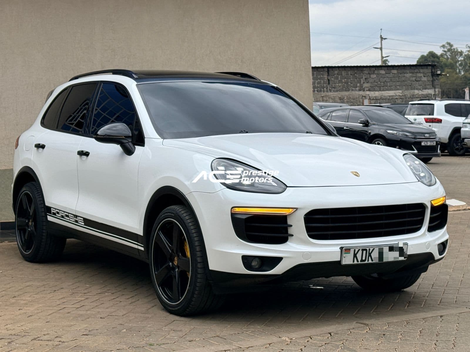 Image of Porsche Cayenne YOM - 2015