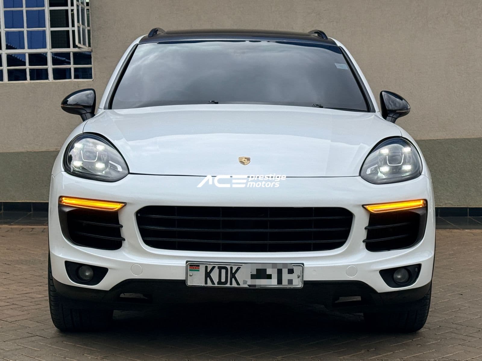 Image of Porsche Cayenne YOM - 2015