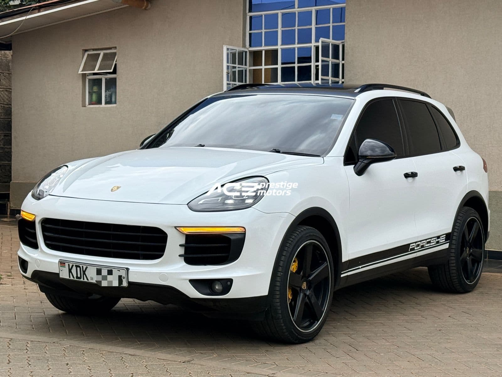 Image of Porsche Cayenne YOM - 2015