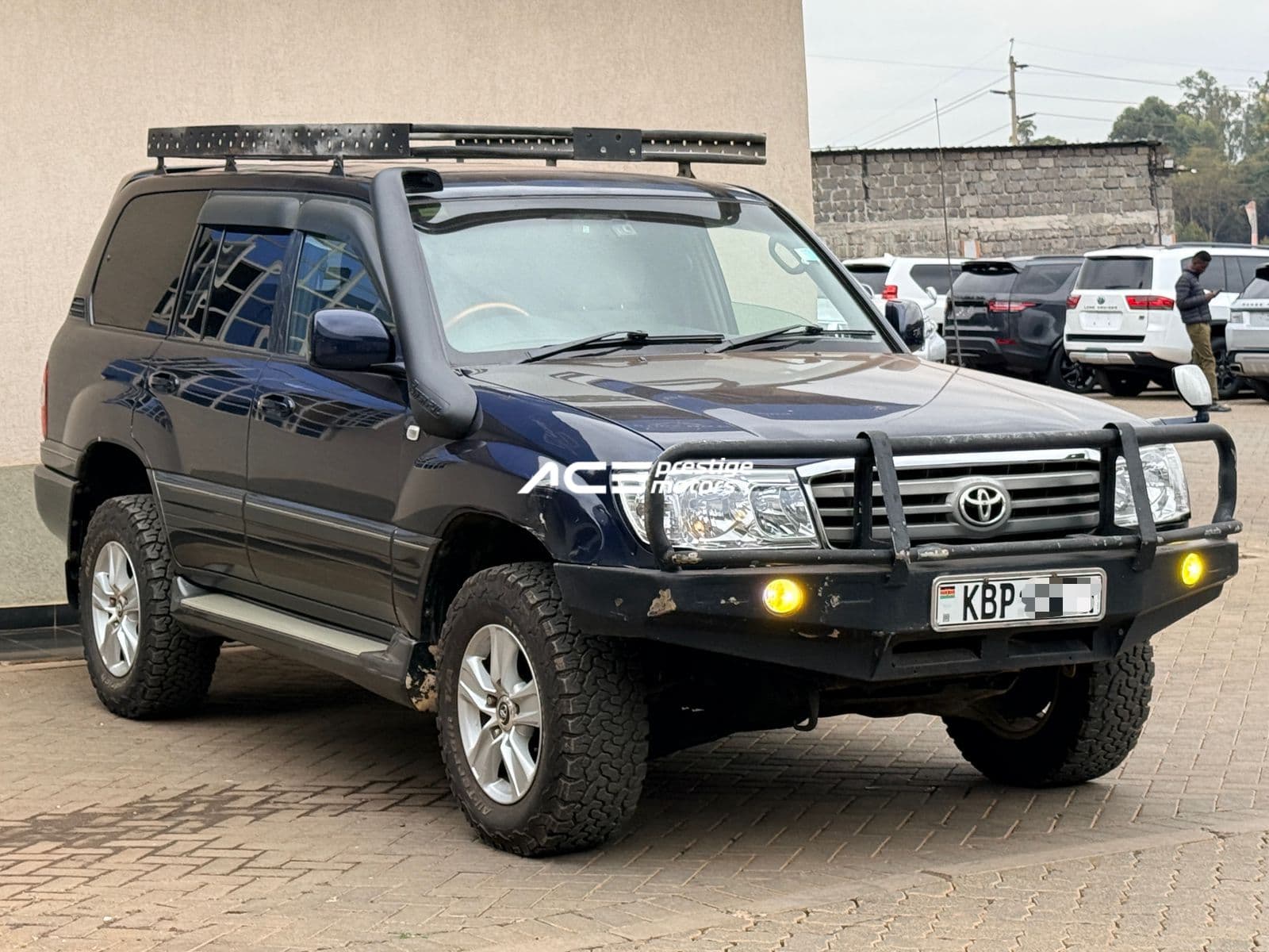 Toyota Land Cruiser VX V8